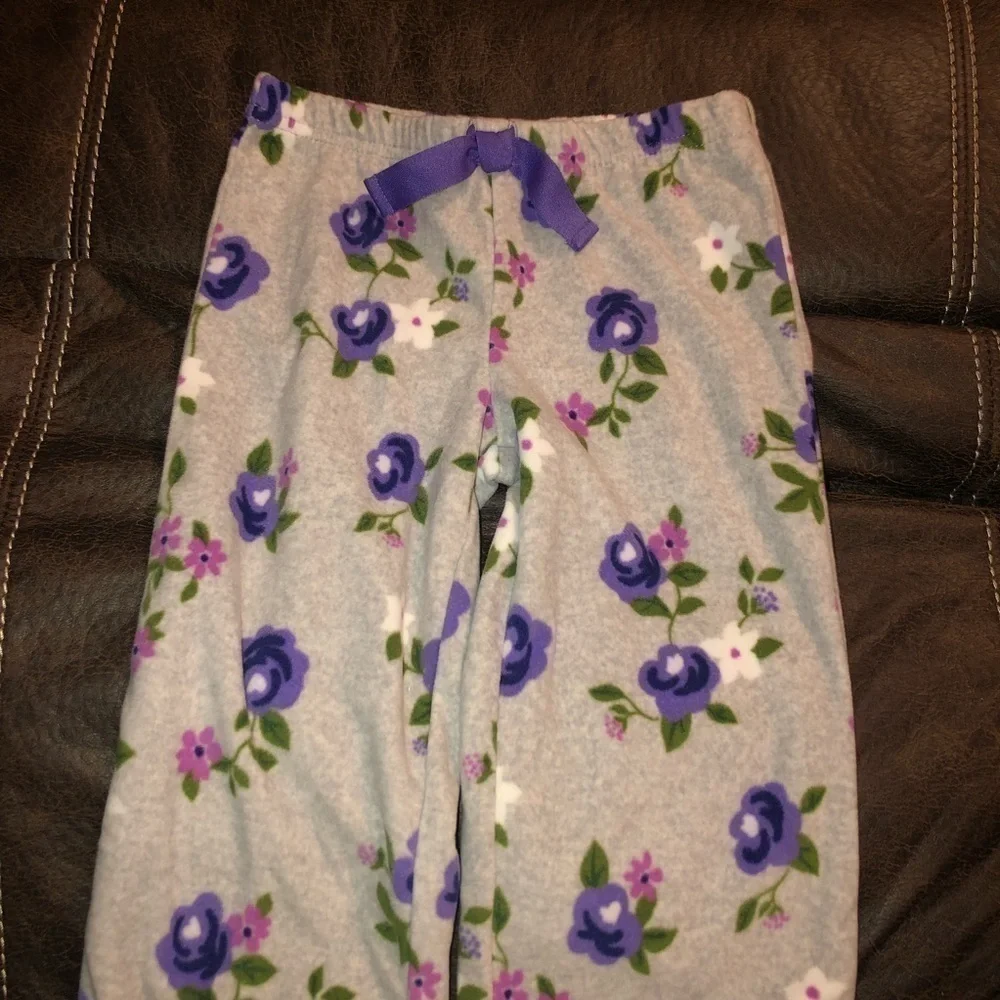 5/$25 Carter’s size 3T girls sweatpants. Purple and gray floral polyester pants